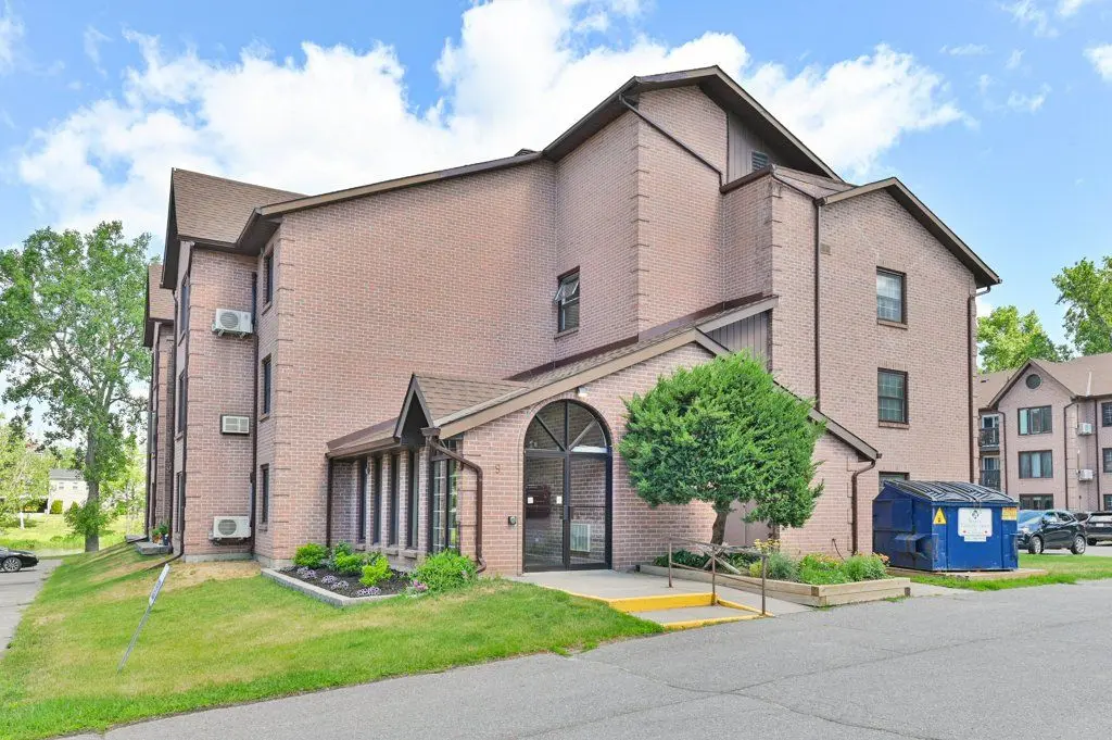9 Centre ST #203, Greater Napanee, ON K7R 3X3