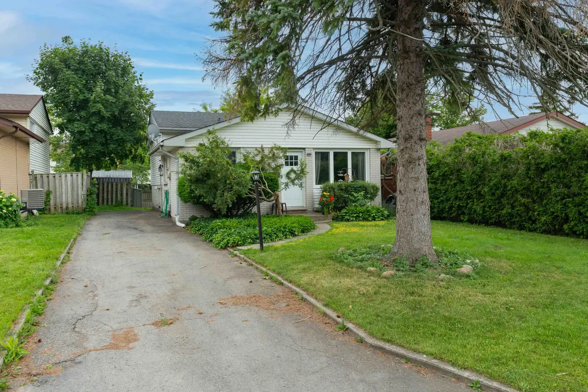 15 Villeneuve CRES, London East, ON N5V 1M7