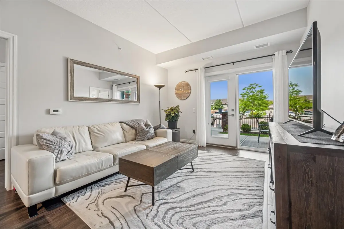 35 Kingsbury SQ #121, Guelph, ON N1L 0J4