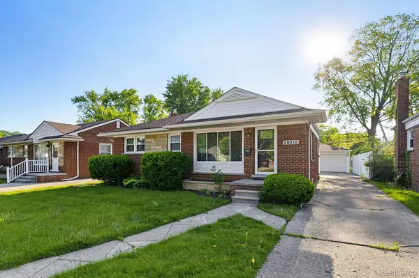 29218 Ursuline ST, St. Clair Shores, MI 48081