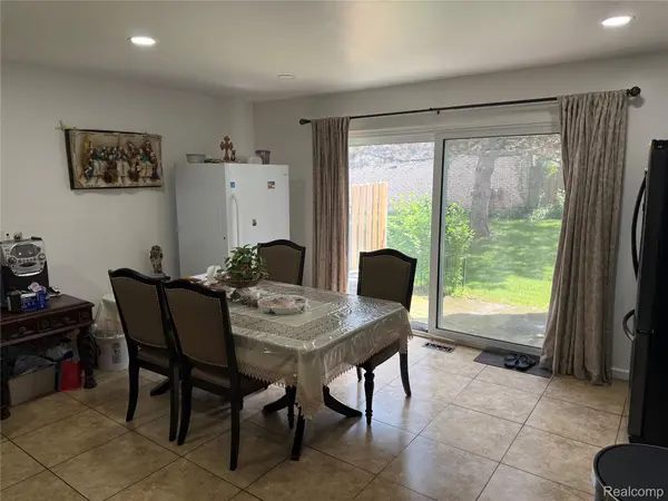 14804 El Dorado TER #22, Warren, MI 48088