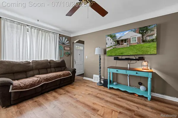 22845 Melrose AVE, Eastpointe, MI 48021