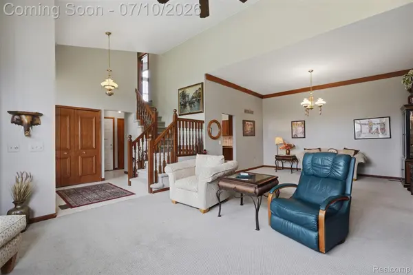 42675 Christina DR, Sterling Heights, MI 48313