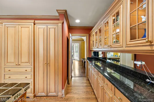 760 Lone Pine RD, Bloomfield Hills, MI 48304