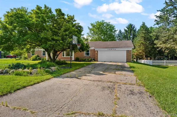 13404 Sequoia LN, Green Oak Township, MI 48178