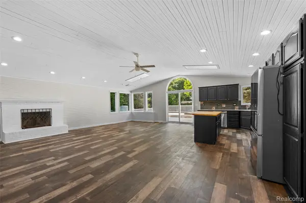 13404 Sequoia LN, Green Oak Township, MI 48178