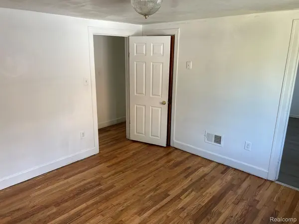 16 1/2 MOROSS ST, Mt. Clemens, MI 48043