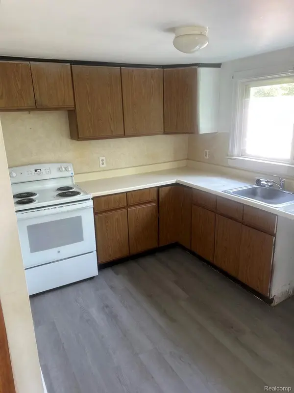 16 1/2 MOROSS ST, Mt. Clemens, MI 48043