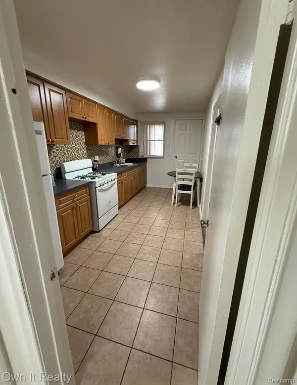 12824 W Warren AVE #201, Dearborn, MI 48126