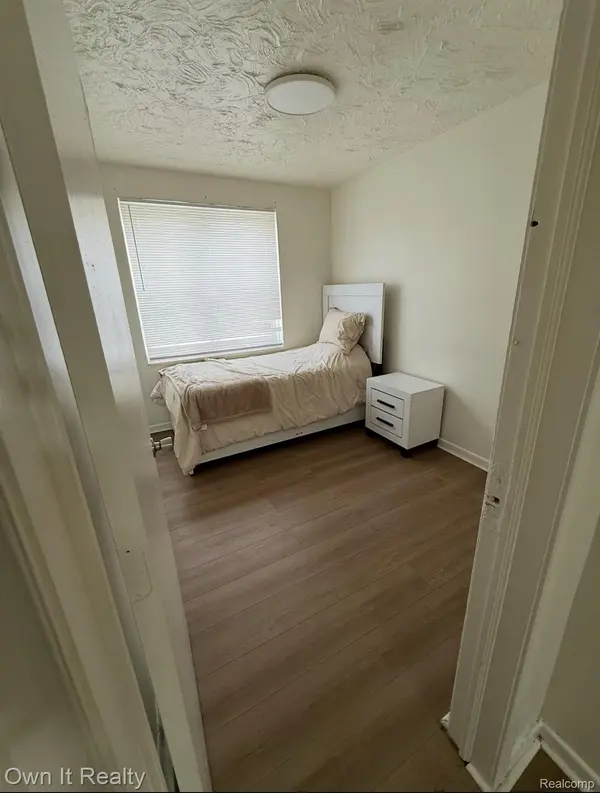 12824 W Warren AVE #201, Dearborn, MI 48126