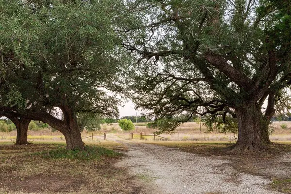 5770 County Road 309, Cranfills Gap, TX 76637