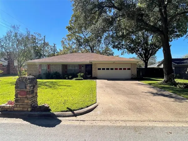 158 Poinsetta Circle, Terrell, TX 75160