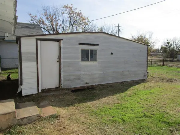 905 Wallis Avenue, Santa Anna, TX 76878
