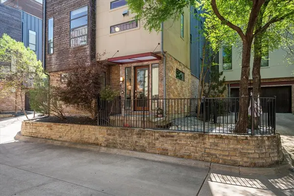 432 Trinity River Circle, Dallas, TX 75203