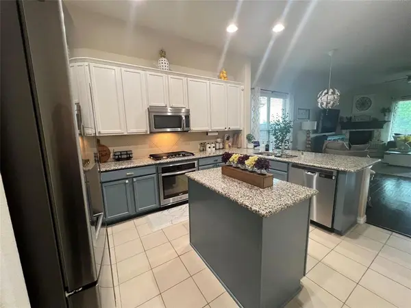 916 Sundrop Drive, Little Elm, TX 75068