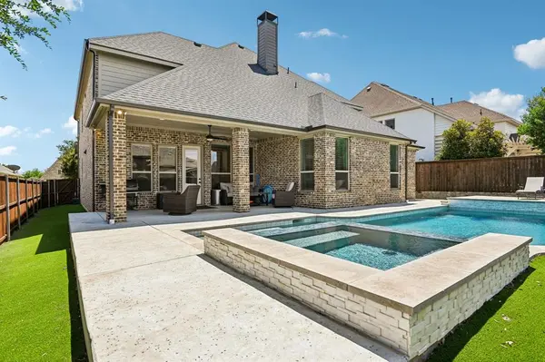 916 Champions Court, Roanoke, TX 76262