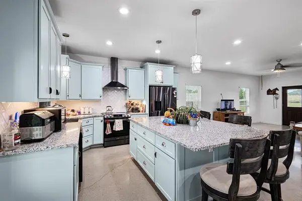 124 County Road 4511, Decatur, TX 76234
