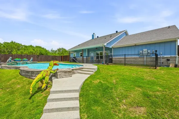 4305 Skyline Drive, Bluff Dale, TX 76433