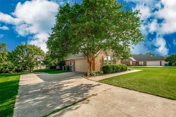 104 Island Circle, Shady Shores, TX 76208