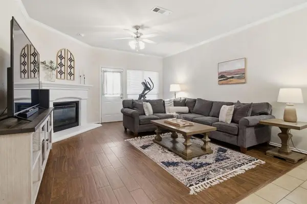 5913 Ozark Drive, Fort Worth, TX 76131