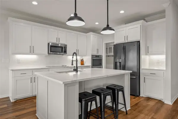 395 Cavitt Court, Robinson, TX 76706