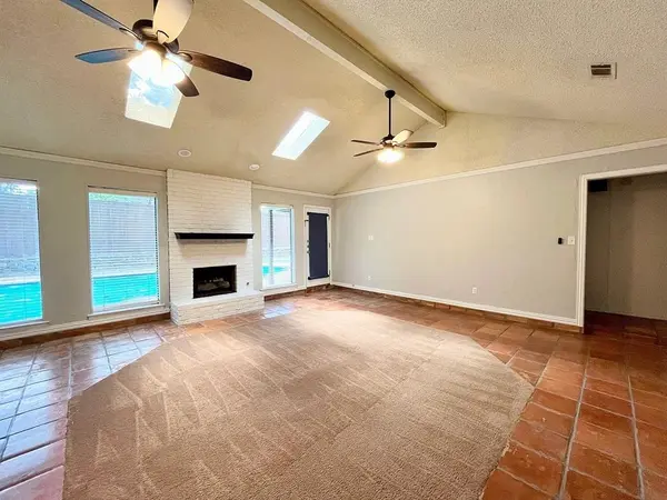 5008 Millsprings Drive, Arlington, TX 76017