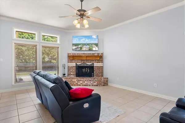 6316 Carrizo Drive, De Cordova, TX 76049