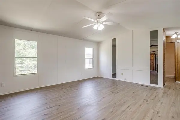 3216 Redwood Drive, Granbury, TX 76048