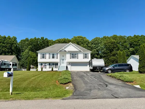 209 Hunt Club DR, Madison Heights, VA 24572