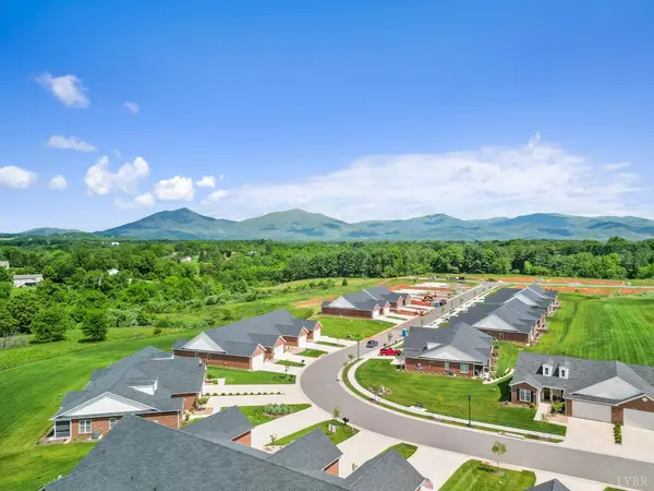 147 Villa Oak CIR, Bedford, VA 24523