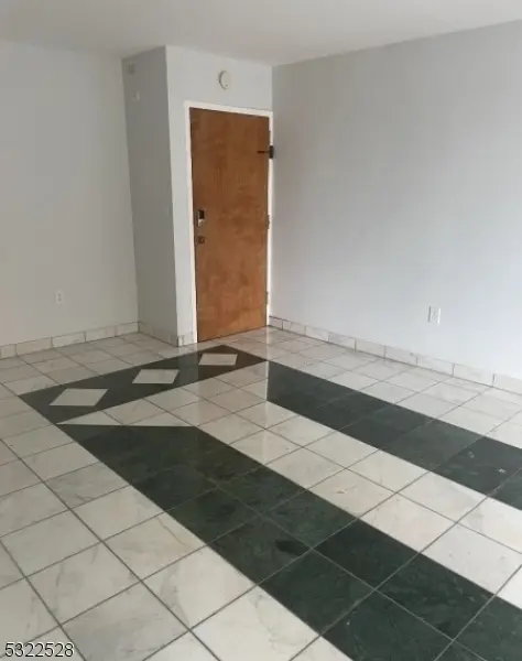 712 North Broad St Apt 2E #2E, Elizabeth City, NJ 07208