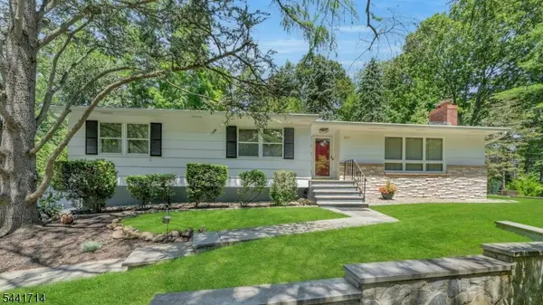 350 Greenbrier Ct, Mountainside Boro, NJ 07092
