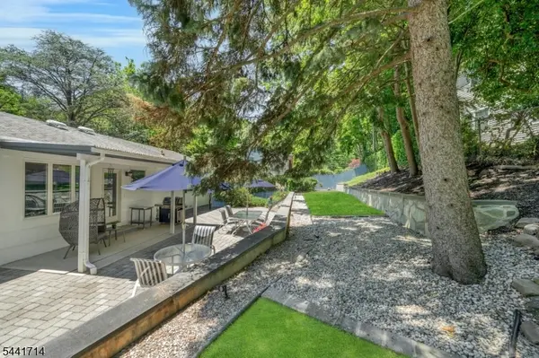 350 Greenbrier Ct, Mountainside Boro, NJ 07092