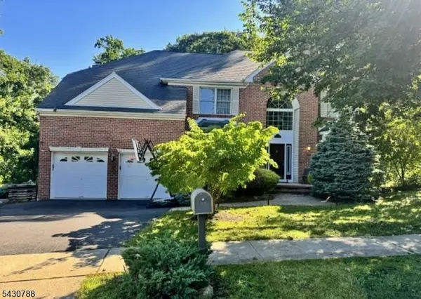 92 Lazarus Dr, Roxbury Twp., NJ 07852