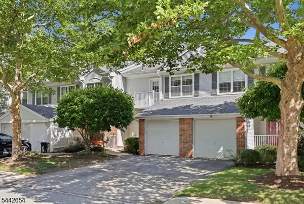 32 Birch Ter, Mount Arlington Boro, NJ 07856