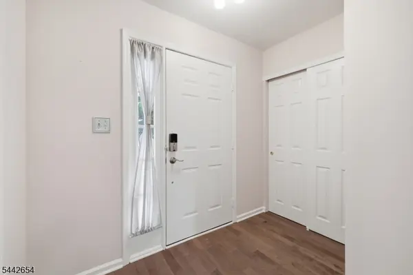32 Birch Ter, Mount Arlington Boro, NJ 07856