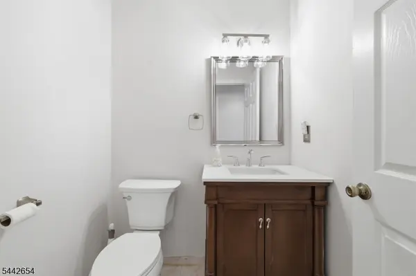 32 Birch Ter, Mount Arlington Boro, NJ 07856