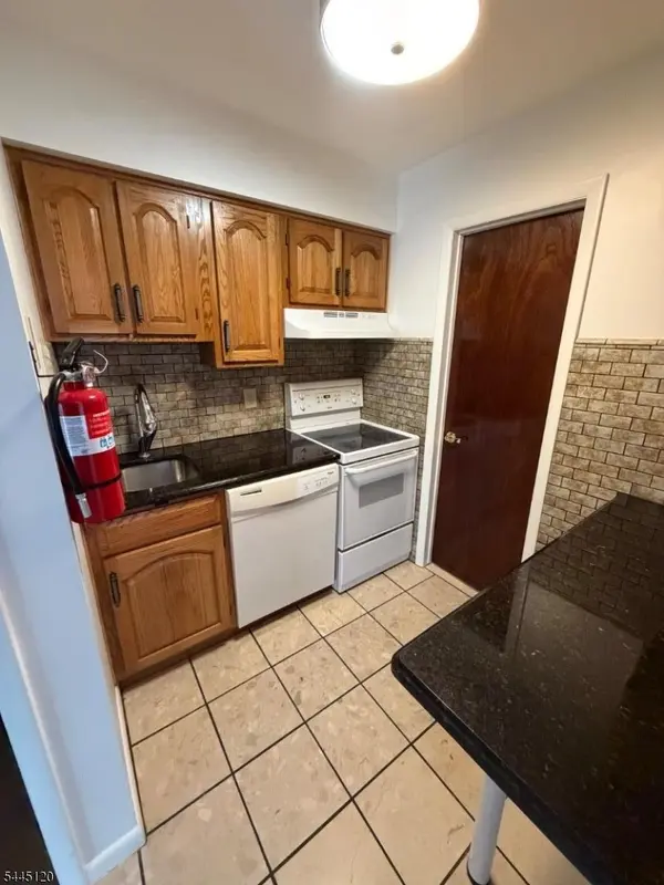 8 Sewall Ave, Clifton City, NJ 07011