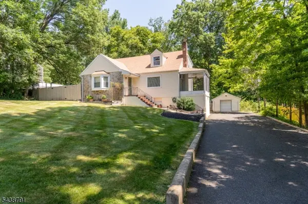 206 Mountain Pkwy, Green Brook Twp., NJ 08812