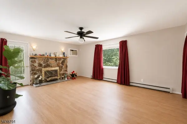 206 Mountain Pkwy, Green Brook Twp., NJ 08812