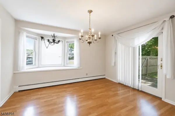 206 Mountain Pkwy, Green Brook Twp., NJ 08812