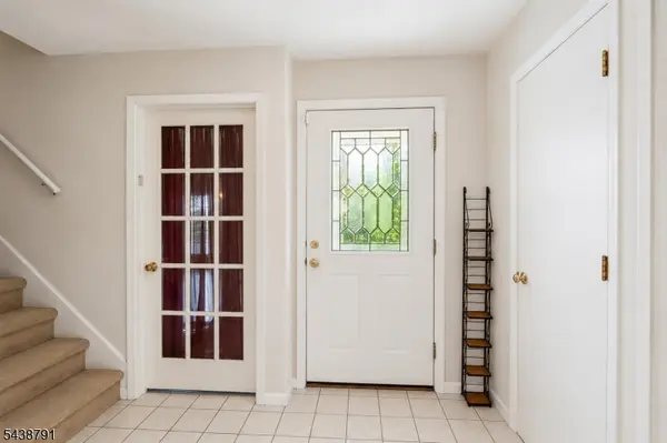 206 Mountain Pkwy, Green Brook Twp., NJ 08812