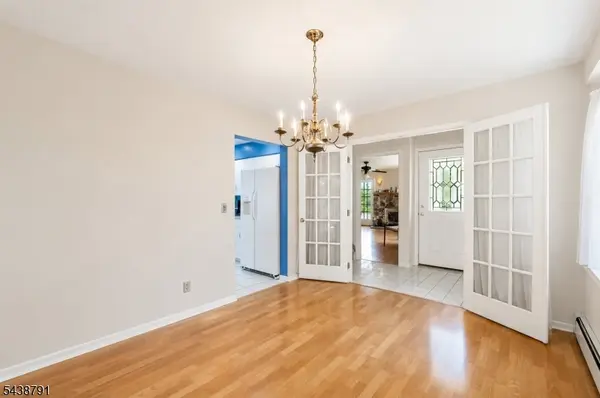 206 Mountain Pkwy, Green Brook Twp., NJ 08812