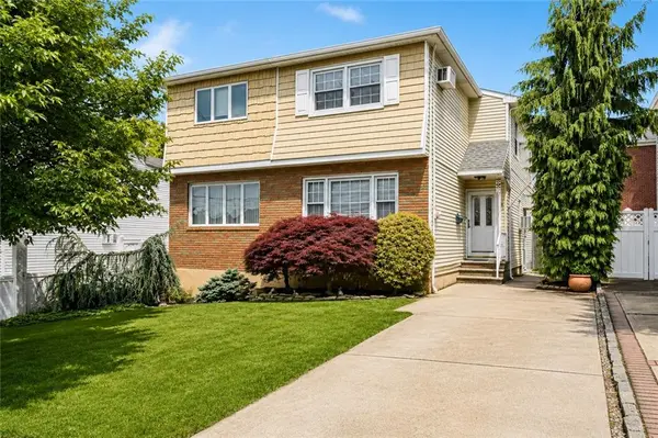 60 Bay TER, Staten Island, NY 10306