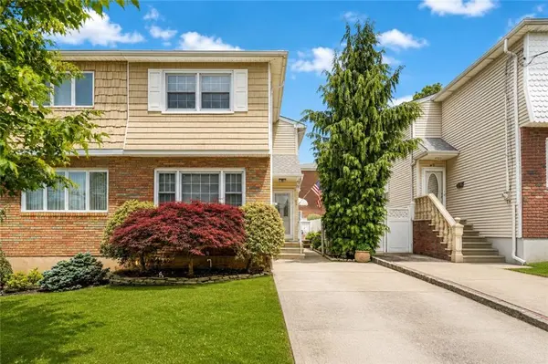 60 Bay TER, Staten Island, NY 10306