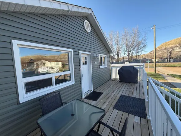 97 Villa ST, Drumheller, AB T0J 0Y1