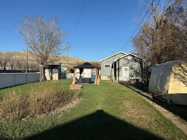 97 Villa ST, Drumheller, AB T0J 0Y1