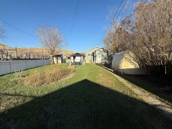 97 Villa ST, Drumheller, AB T0J 0Y1