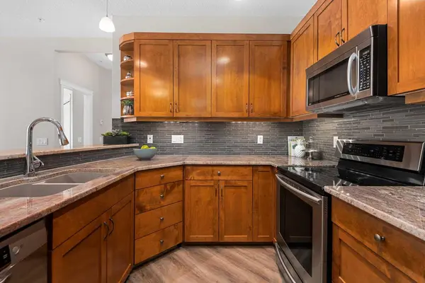 14 Hemlock CRES SW #7204, Calgary, AB T3C 2Z1