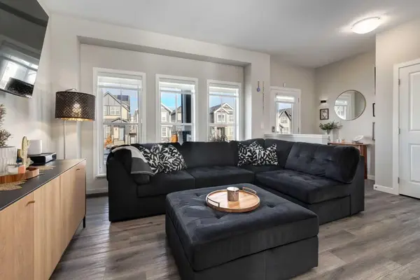 577 Masters RD SE, Calgary, AB T3M 2W3